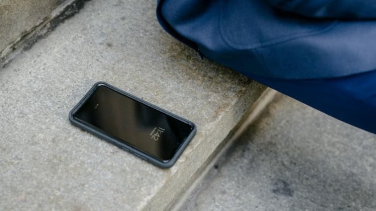 पार्क में खोया फोन, अजनबी ने लौटाया… रेडिट पर वायरल हुई ईमानदारी की कहानी