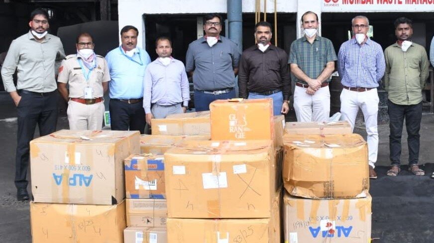 बैंकॉक और कोलंबो से आए यात्रियों के बैग से निकली करोड़ों की हाइड्रोपोनिक वीड. (Photo: X/@mumbaicus3)