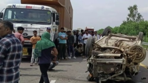 कार चालक हादसे के बाद फरार.(Photo: Screengrab)