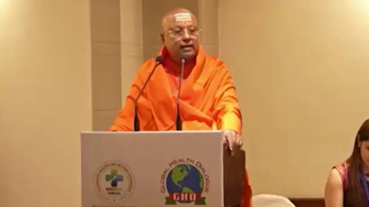 शिकागो बूथ से पढ़ाई, फर्राटेदार अंग्रेजी और लग्जरी लाइफ…यौन शोषण के आरोपी चैतन्यानंद की पूरी कहानी