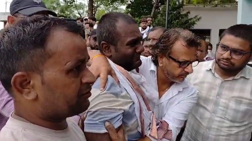 क्लर्क की मौत के बाद मातम में डूबा परिवार (Photo: Screengrab)