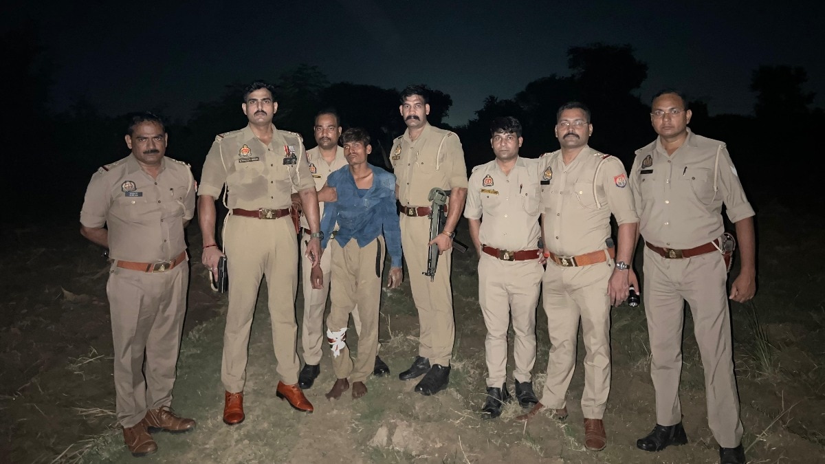 पुलिस गिरफ्त में बदमाश. (Photo: Akhilesh Kumar/ITG)