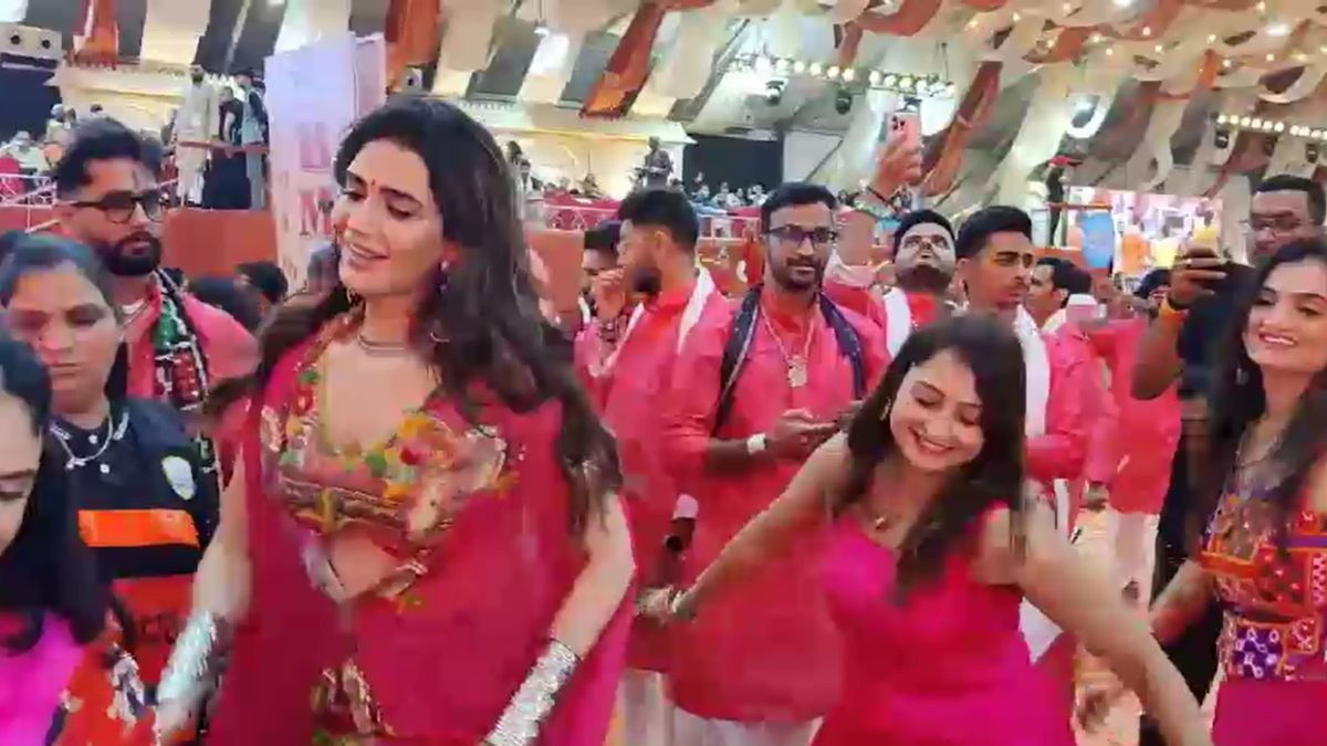 अद्भुत सजावट, चमकती रोशनी और संगीत... भव्य रूपों से जगमगा उठा विशाल गरबा पंडाल, Video