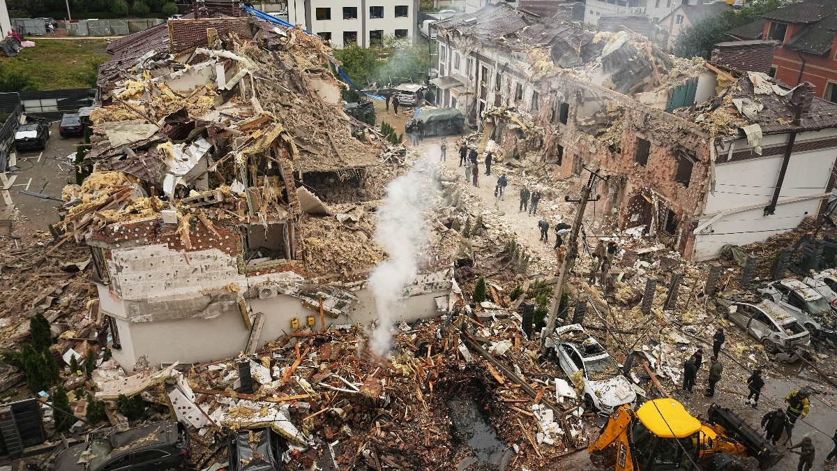 buildings damaged during Russian attack in Kyiv, Ukraine (Photo: AP)