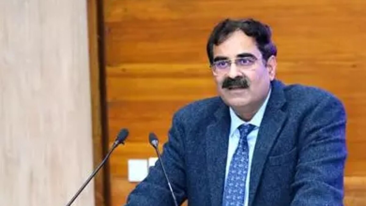 एजीएमयूटी कैडर के 1989 बैच के आईएएस अधिकारी राजीव वर्मा दिल्ली के नए मुख्य सचिव नियुक्त. (File Photo: PTI)