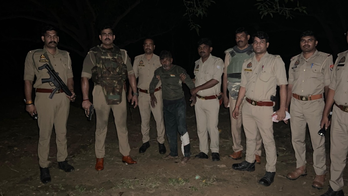 पुलिस गिरफ्त में गोकशी के तस्करी का आरोपी. (Photo: Akhilesh Kumar/ITG)