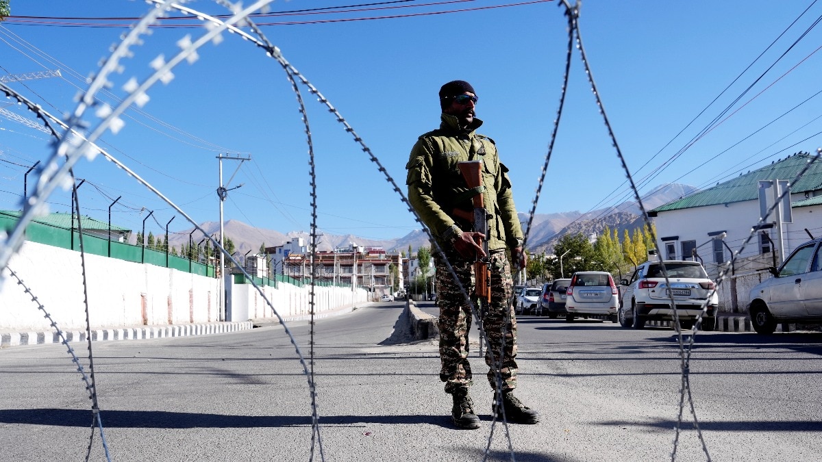 एक्टिविस्ट सोनम वांगचुक पर हिंसा भड़काने के आरोप में NSA की धारा लगाई गई है.