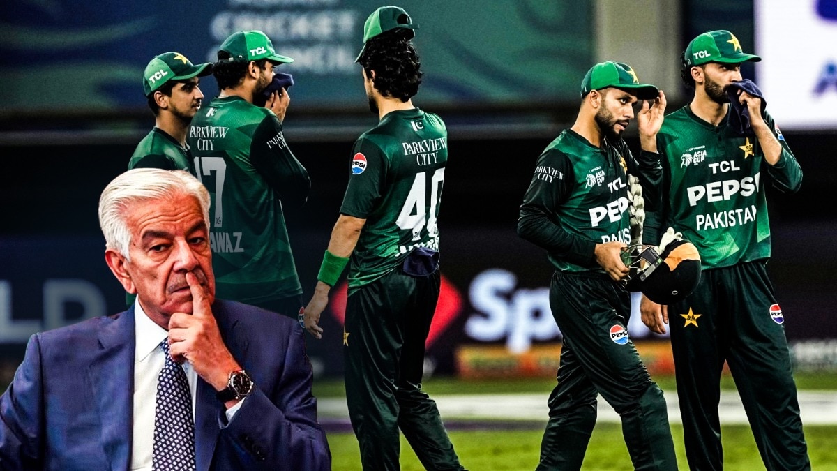 khawaja asif and pakistan team
