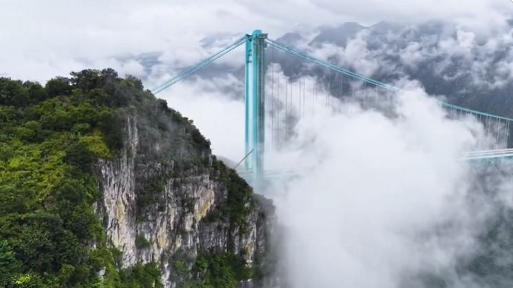 Huajiang Grand Canyon Bridge sets records as the world’s highest bridge (Photo: X/Good View Hunting)