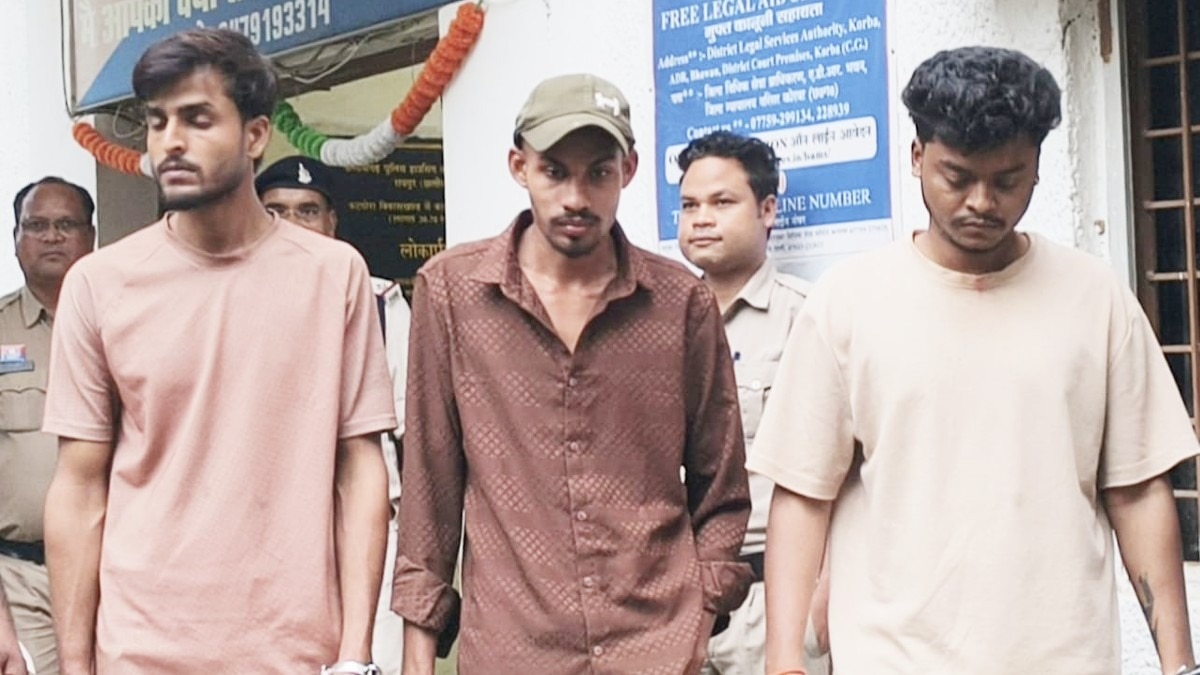 शूटर दुर्गेश पांडेय UP के प्रतापगढ़ का निवासी है.(Photo:ITG)