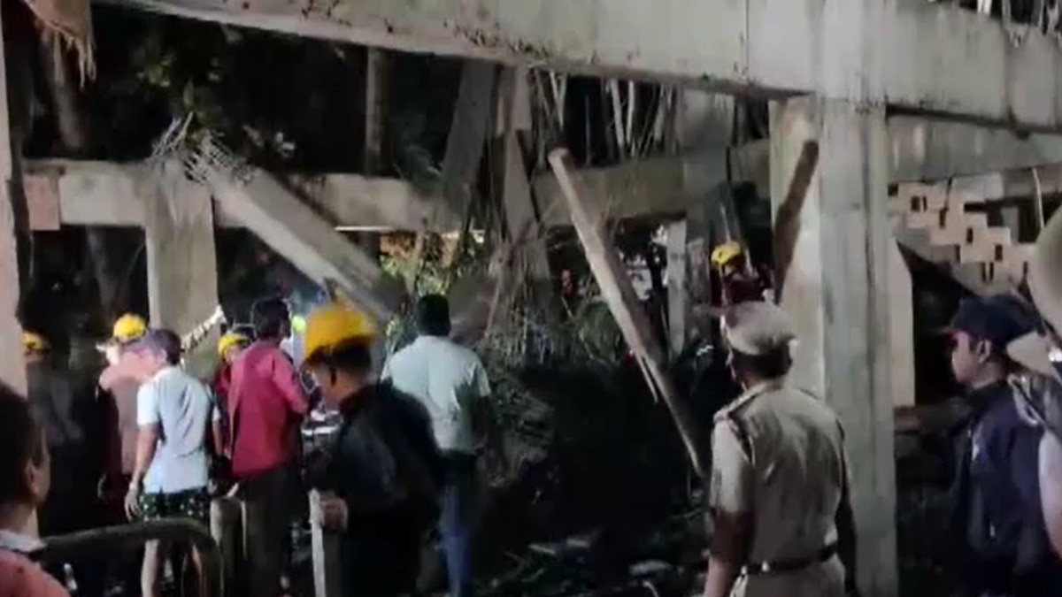 कोल्हापुर में निर्माणाधीन फायर स्टेशन की छत ढही, एक की मौत, छह घायल