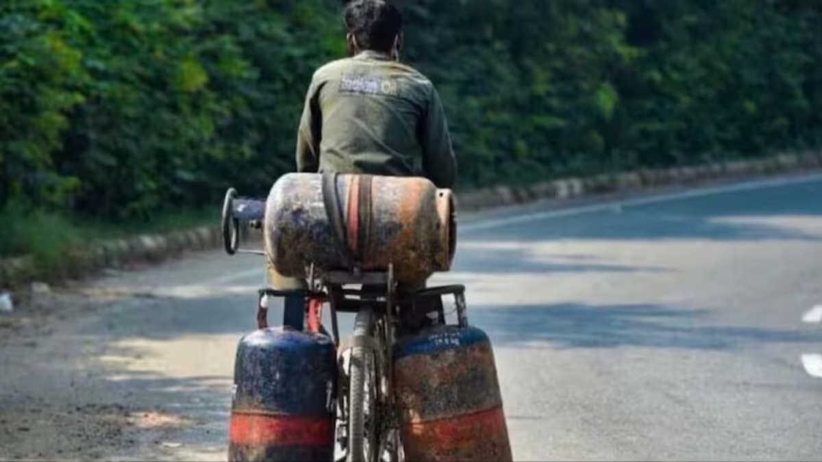 LPG Price Hike: LPG सिलेंडर हुआ महंगा… फेस्टिव सीजन में लगा झटका, दिल्ली से मुंबई तक इतनी बढ़ी कीमत – LPG Cylinder Price Hike today 1st October New Rate Delhi Mumbai Kolkata tutc