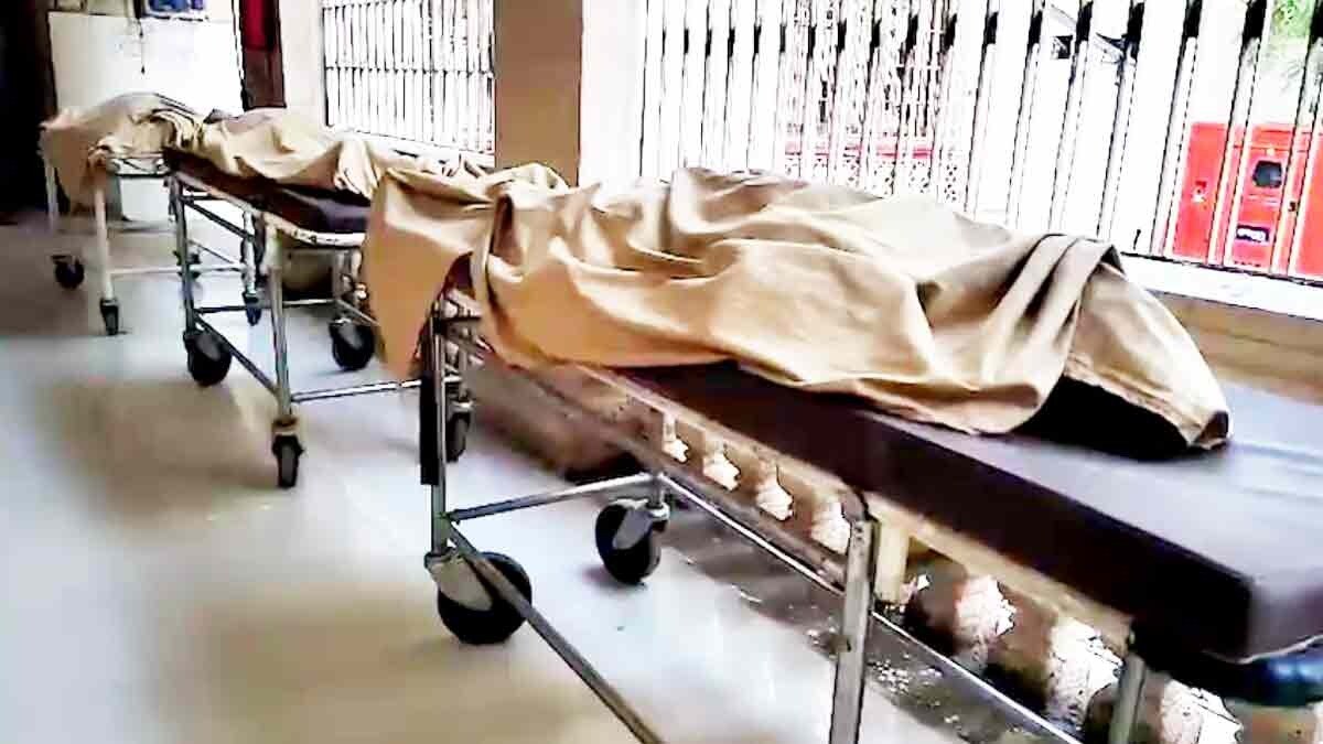  Car carrying woman to hospital falls off bridge