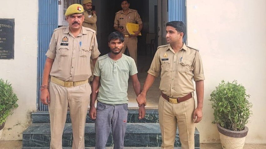 पुलिस की गिरफ्त में सरवर आलम. (Photo: ITG)