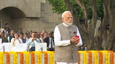 दिल्ली: राजघाट पहुंचे PM मोदी, 156वीं जयंती पर महात्मा गांधी को दी श्रद्धांजलि – delhi pm narendra modi pays tribute mahatma gandhi rajghat ntc