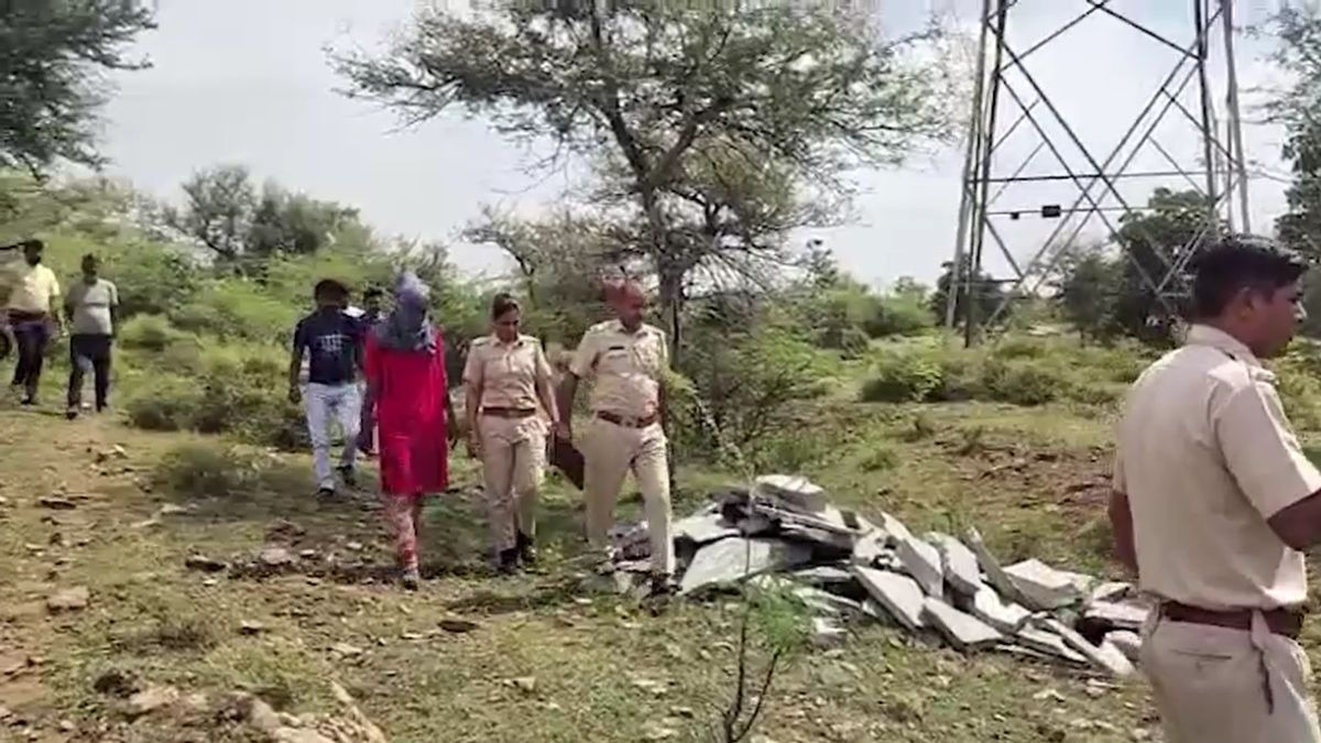 जांच करने आरोपी को घटनास्थल पर ले गई पुलिस. (Photo: Screengrab)