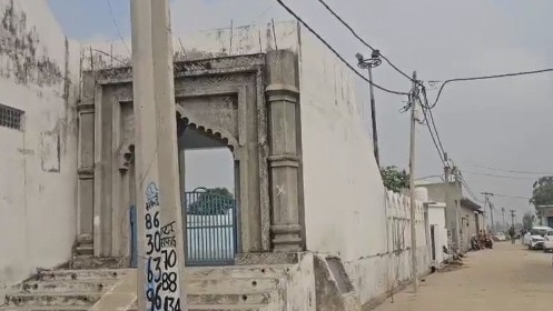 संभल में अवैध मस्जिद पर चल रहा बुलडोजर, तनाव के बीच पुलिस बल की बड़ी तैनाती – sambhal police deploy heavy force demolition action mosque ntc