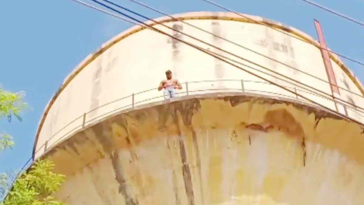 A young man posted in Civil Defence climbed on a water tank.