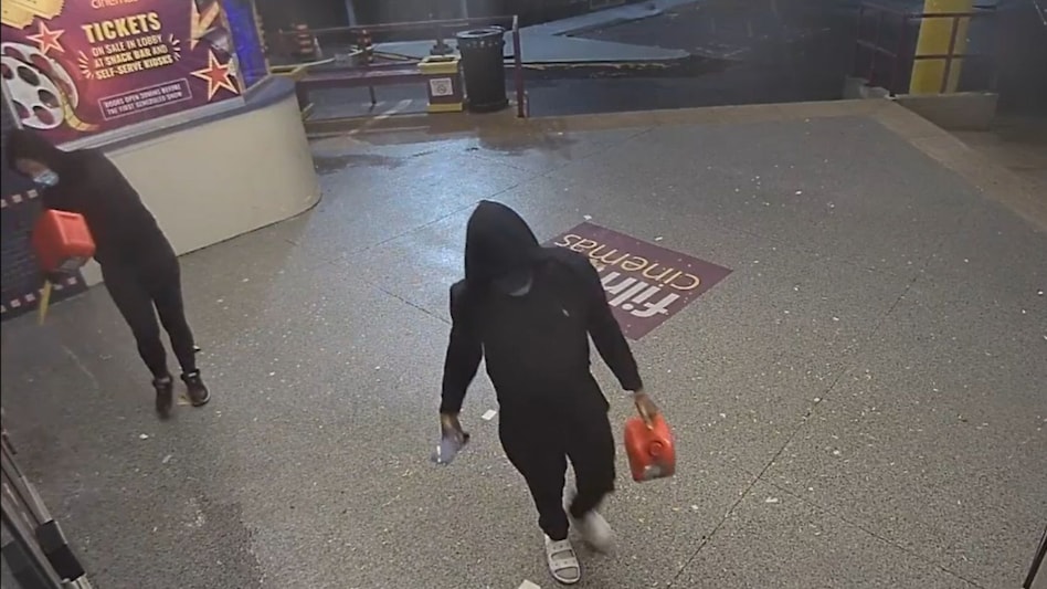 कनाडा में भारतीय फिल्मों की स्क्रीनिंग पर हमला, दो बार निशाना बना सिनेमाघर - canada oakville cinemas violent attacks indian films ban khalistani terrorism ntc - AajTak