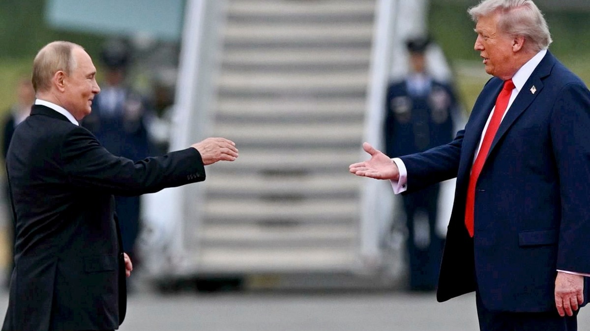 'खुद हमें चुका रहे 1.2 बिलियन डॉलर और भारत पर...', टैरिफ-टैरिफ करने वाले ट्रंप की पुतिन ने खोलकर रख दी पोल