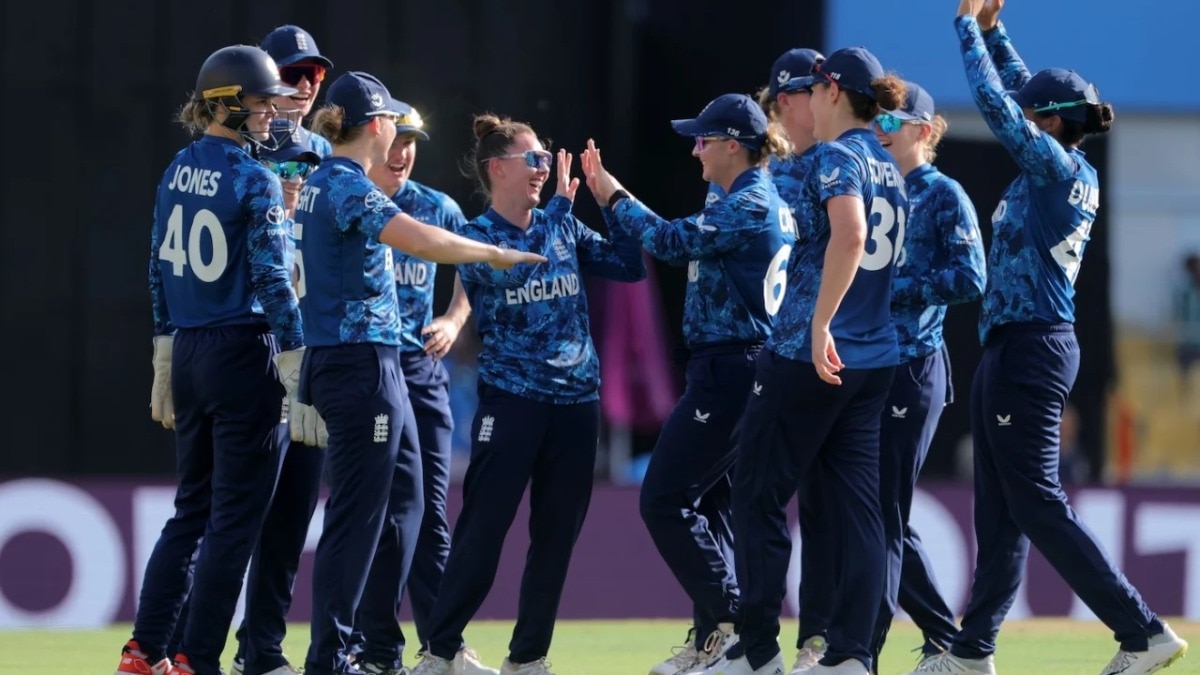 इंग्लैंड का धमाकेदार आगाज... साउथ अफ्रीका को 10 विकेट से हराया, स्पिनर्स ने काटा गदर