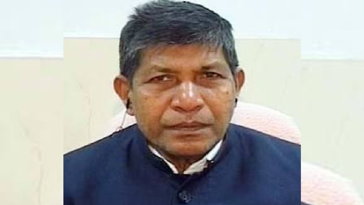 CM के आश्वासन के बाद भी नहीं माने पूर्व गृह मंत्री, कलेक्टर को हटाने की मांग पर अड़े