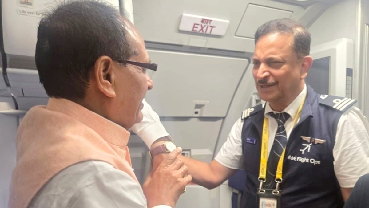 जब शिवराज की फ्लाइट के सह-कैप्टन बने राजीव प्रताप रूडी.(Photo:X/@ChouhanShivraj)