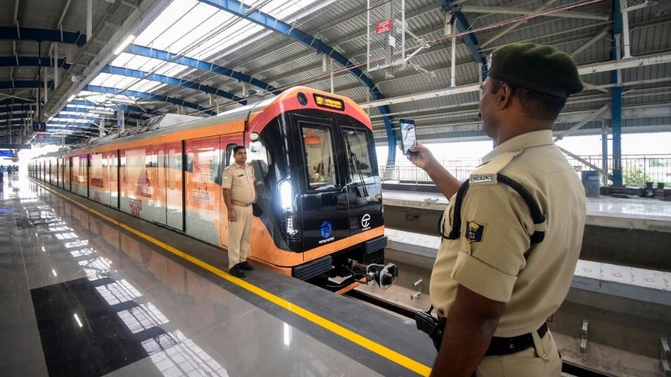 पटना मेट्रो की खास बातें… सबसे कम 15 और अधिकतम 30 रुपये किराया, मधुबनी पेंटिंग से सजावट, रोज 40 से 42 फेरे – patna metro route fair madhubani painting cm nitish kumar bihar elections 2025 ntcpbt