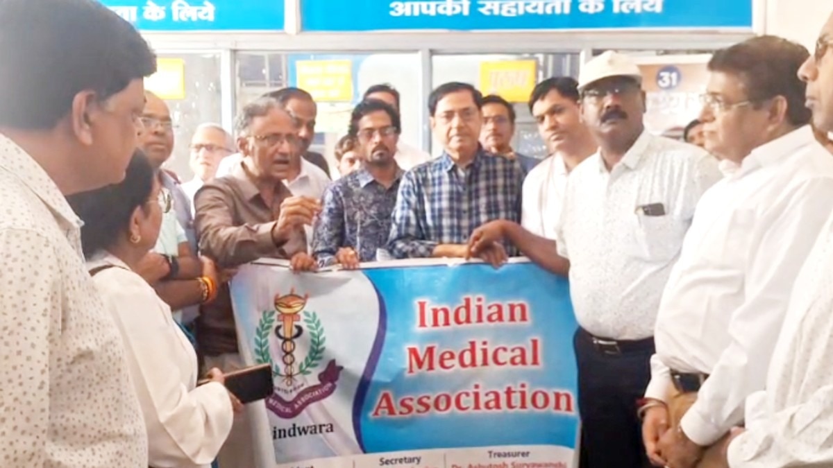 डॉक्टर पर की गई कार्रवाई को IMA ने दवा कंपनी को बचाने की साजिश बताया.(Photo:Screengrab)