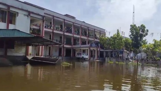 रक्सौल में बिगड़े हालात, दफ्तर, अस्पताल डूबे (Photo: Screengrab)