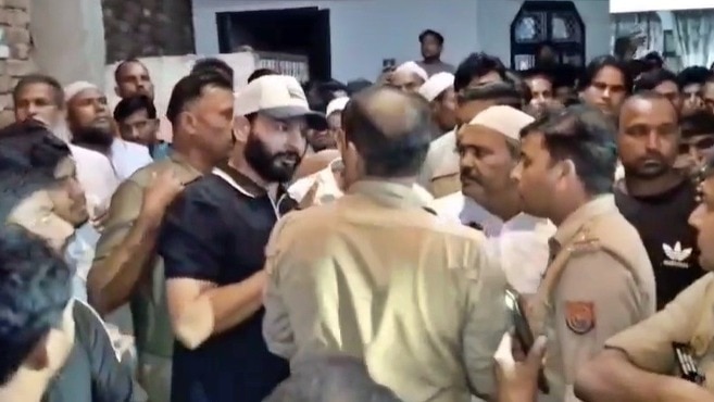 Chaos at engagement ceremony in Hapur (Photo- Screengrab)