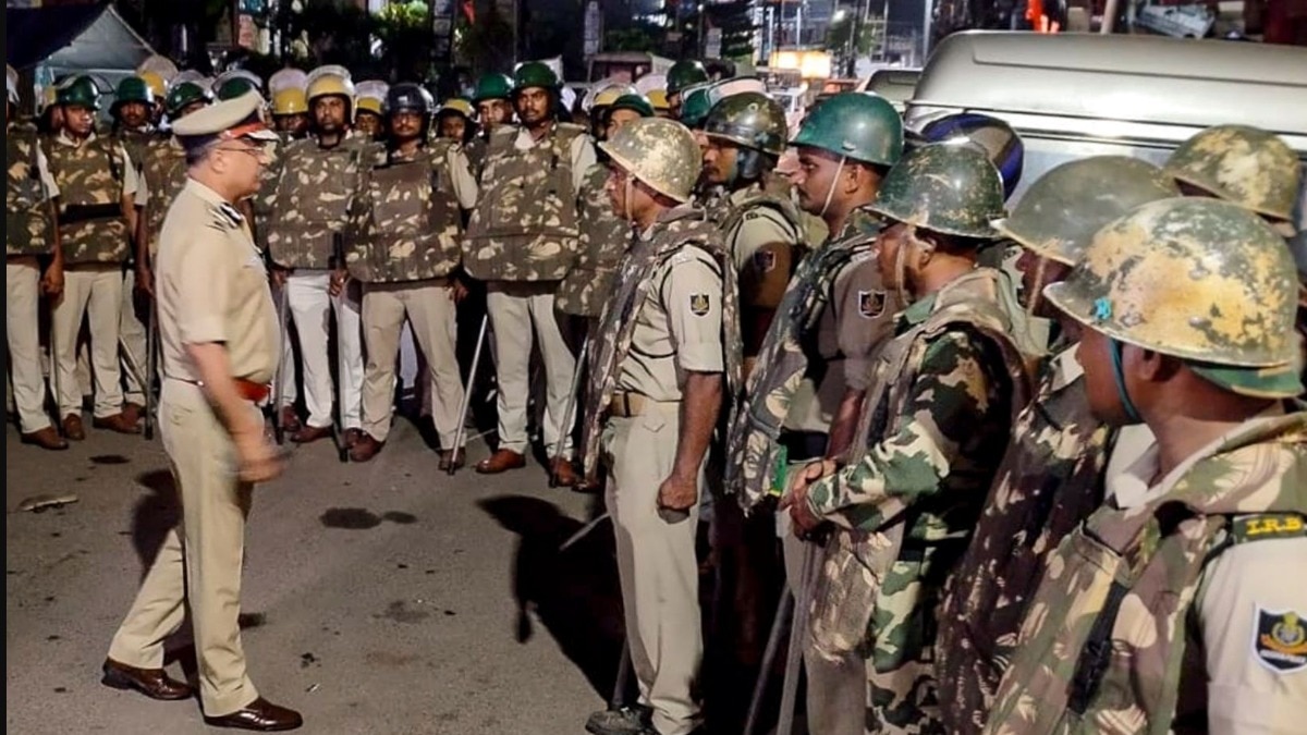 कटक में सांप्रदायिक हिंसा के बाद तनाव, VHP का 12 घंटे का बंद, 8 लोग गिरफ्तार