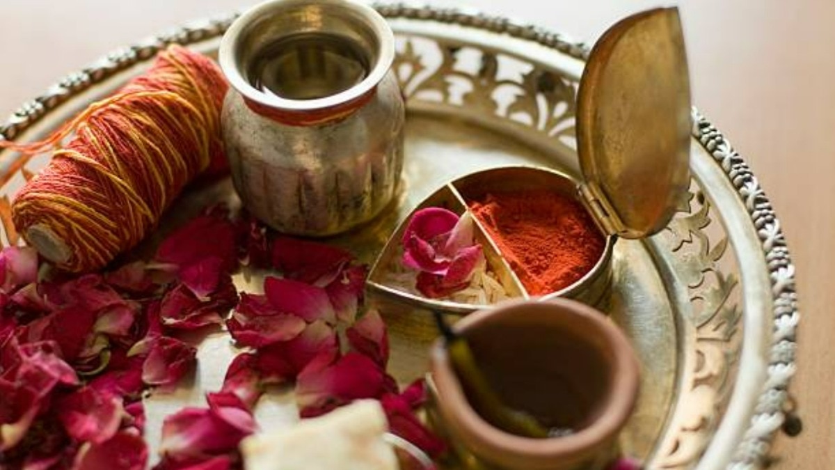 Karwa Chauth 2025: करवा चौथ पर ऐसे सजाएं पूजा की थाल, नोट करें पूजन की पूरी सामग्री – karwa chauth 2025 vrat thali samagri know pujan vidhi tvisg