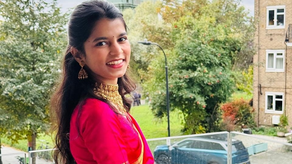 कौन हैं मैथिली ठाकुर, रियलिटी शो जीतने से चूकीं, लेकिन सुरीली आवाल ने बनाया सिंगिंग सेंसेशन - maithili thakur lost reality shows folk music fandom bihar election tmovh - AajTak