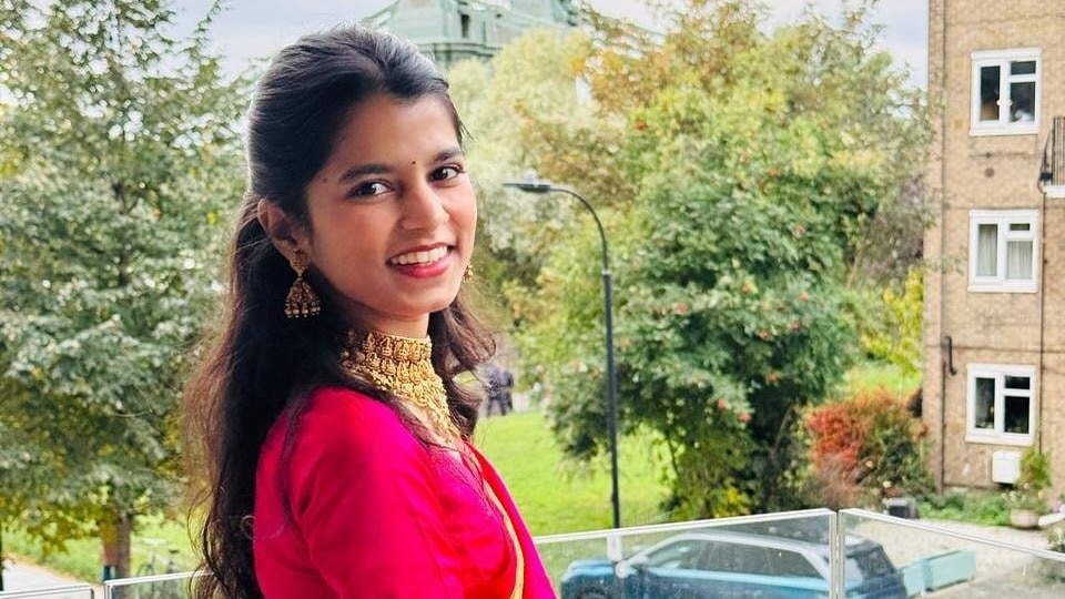 मैथिली ठाकुर से हाल ही में बीजेपी नेताओं ने मुलाकात की है. (Photo: Instagram @maithilithakur)