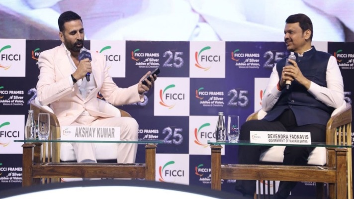 फडणवीस से अक्षय ने पूछे मजेदार सवाल (Photo: X @ani_digital)