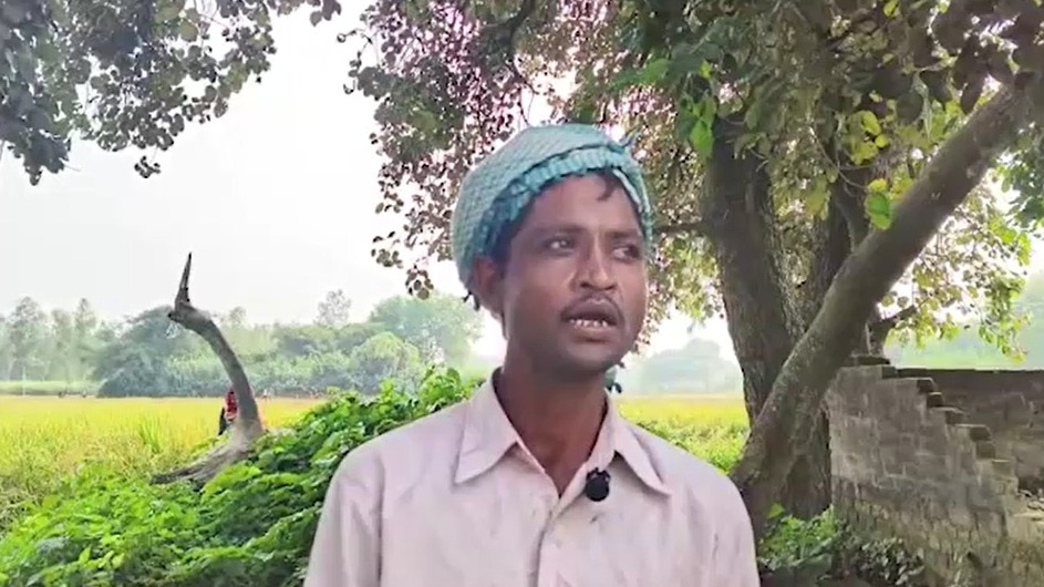 मेराज, जिसने दावा किया है कि उसकी पत्नी नागिन बन गई है. (Photo: Screengrab)