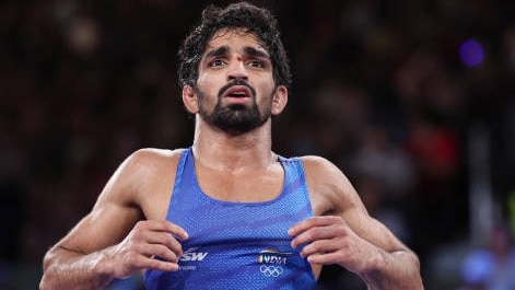 ओलंपिक हीरो अमन सेहरावत के करियर को बड़ा झटका… कुश्ती में एंट्री बंद, जानिए पूरा मामला – Why Paris Olympics bronze medallist Aman Sehrawat has been banned ntcpbm