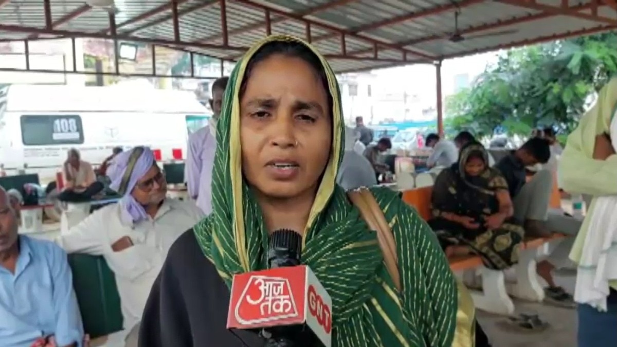 देवरिया मेडिकल हॉस्पिटल के तीमारदारों में दहशत का माहौल. (Photo: Screengrab)