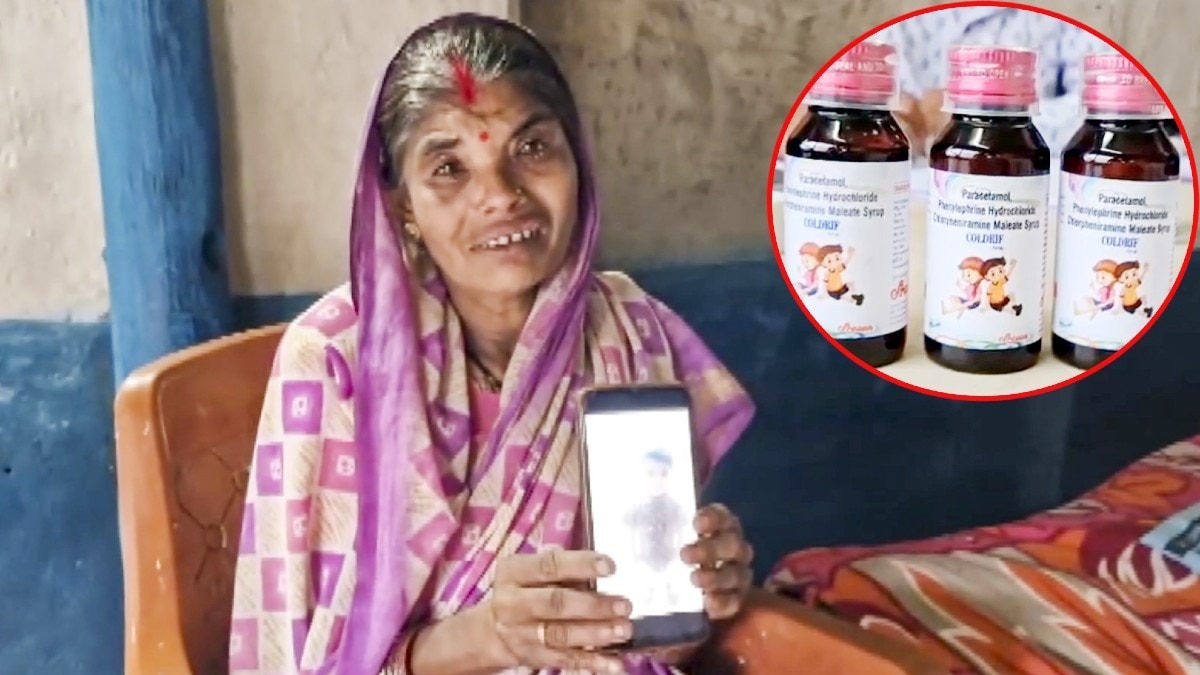 बैतूल की एक महिला अपने बच्चे की तस्वीर दिखाती हुई रो पड़ी.(Photo:PTI)