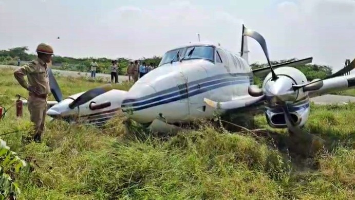 private plane lost control while taking off from the runway in Farrukhabad (Photo- Screengrab)