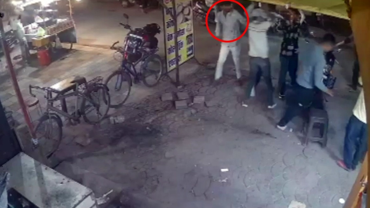 चाकू मारकर युवक की हत्या (Photo: Screengrab)