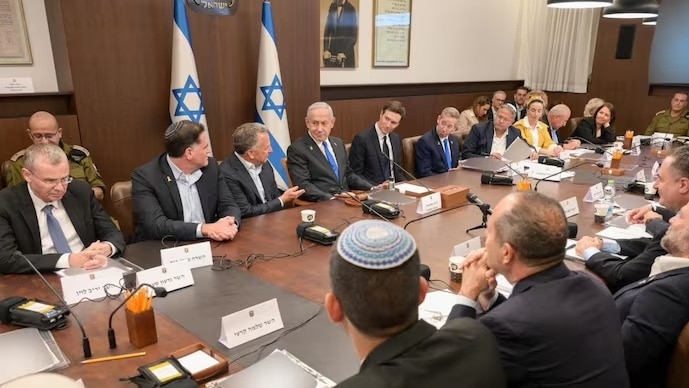 इजरायल और हमास दोनों ने सीजफायर से जुड़े समझौते पर सहमति जताई है.