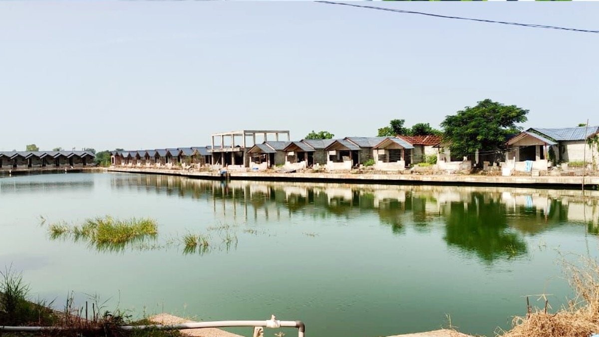  PWD के रिटायर्ड इंजीनियर ने तालाब किनारे बनवाए 32 कॉटेज.(Photo:ITG) 