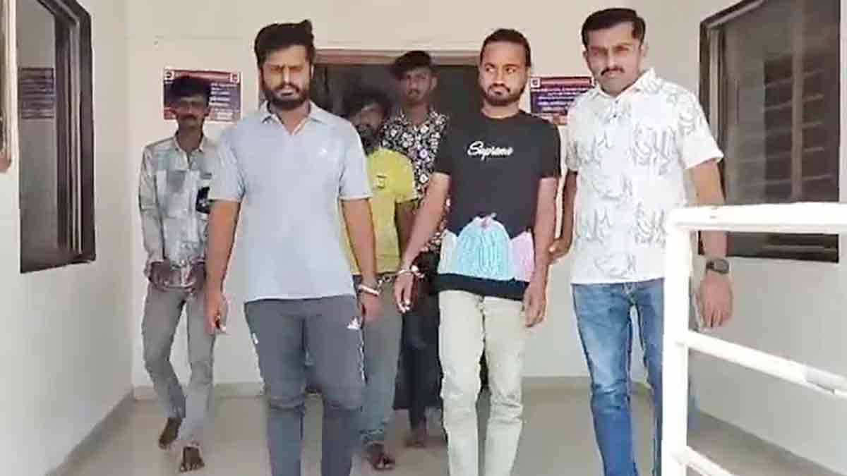 गुजरात: डकैती की योजना में बना रहे पांच लुटेरे गिरफ्तार, कैश और हथियार बरामद