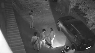 मध्य प्रदेश में पुलिस की बर्बरता का शिकार बना इंजनीयरिंग का छात्र.  (Photo: Screengrab)