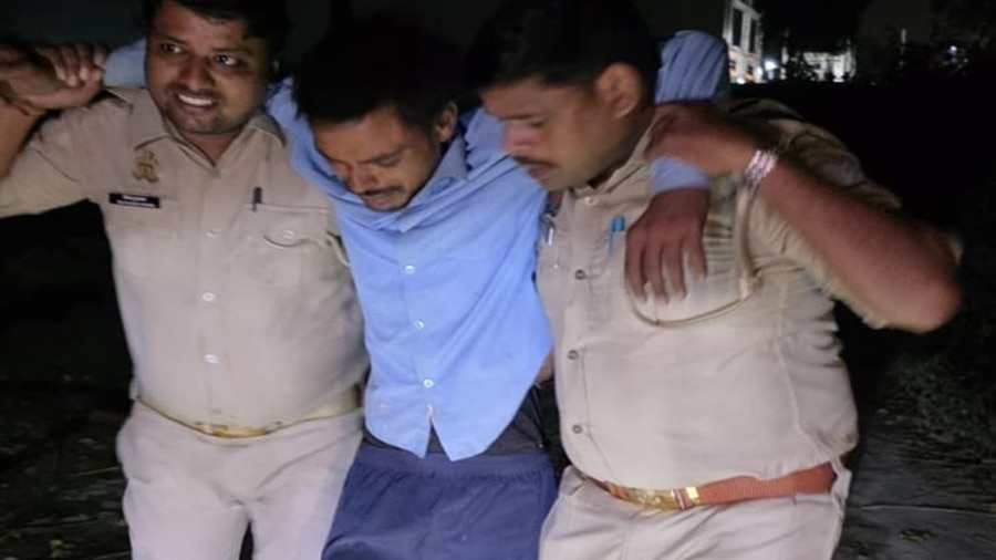 एनकाउंटर में घायल गैंगरेप का एक आरोपी. (Photo: Ashish Srivastava/ITG)