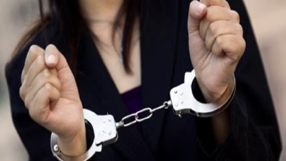 हत्या को अंजाम देने के बाद से फरार थी महिला, पुलिस ने 5 वर्ष बाद किया गिरफ्तार