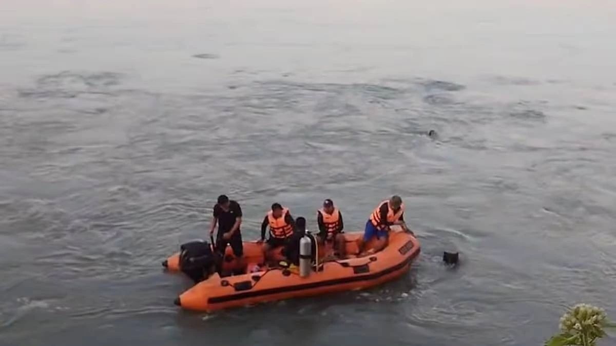 रेस्क्यू टीम ने 11 लोगों को बचाया. (Photo: Representational)