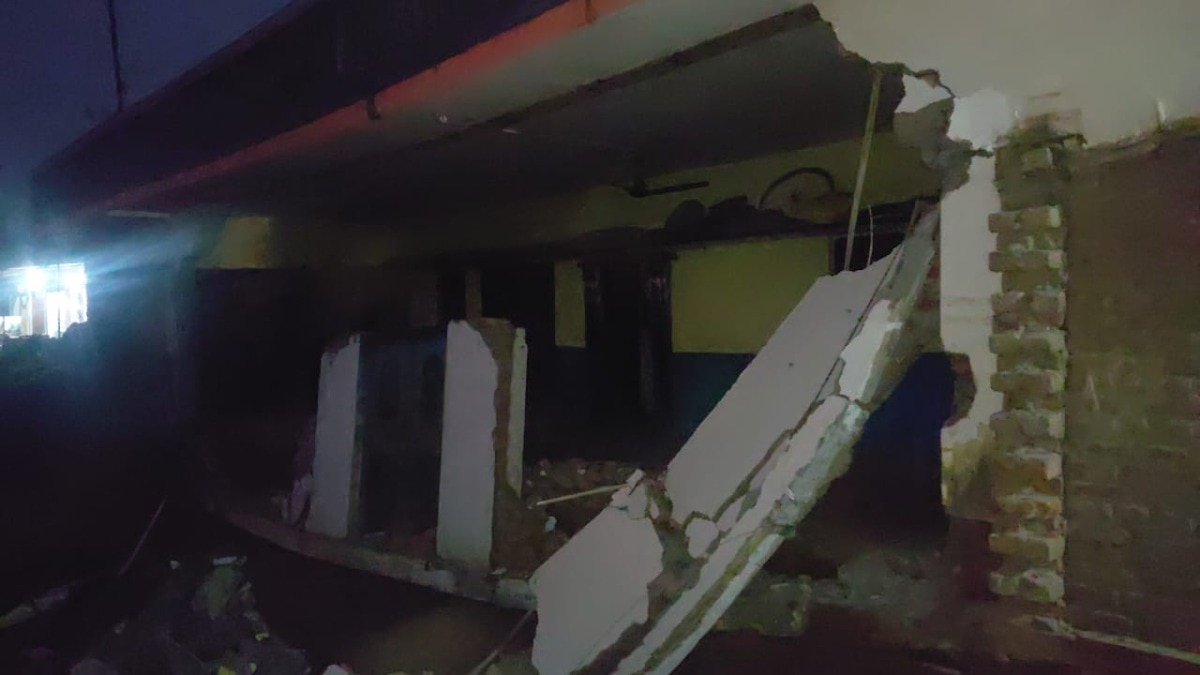 PWD पर लापरवाही का आरोप.(Photo: Gajendra Tripathi/ITG)